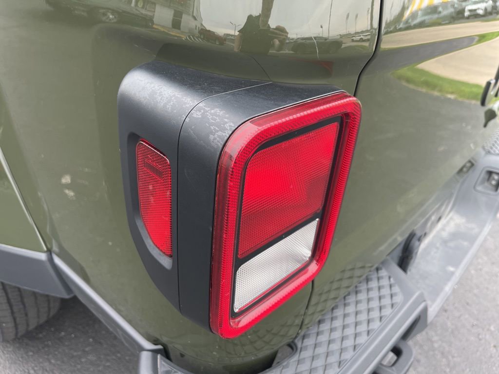 Used 2023 Jeep Gladiator Sport image 21