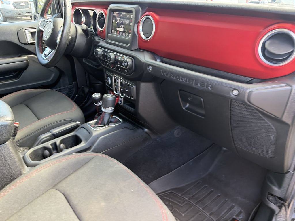 Used 2021 Jeep Wrangler Unlimited Rubicon w/ Cold Weather Group AWD/4WD image 32