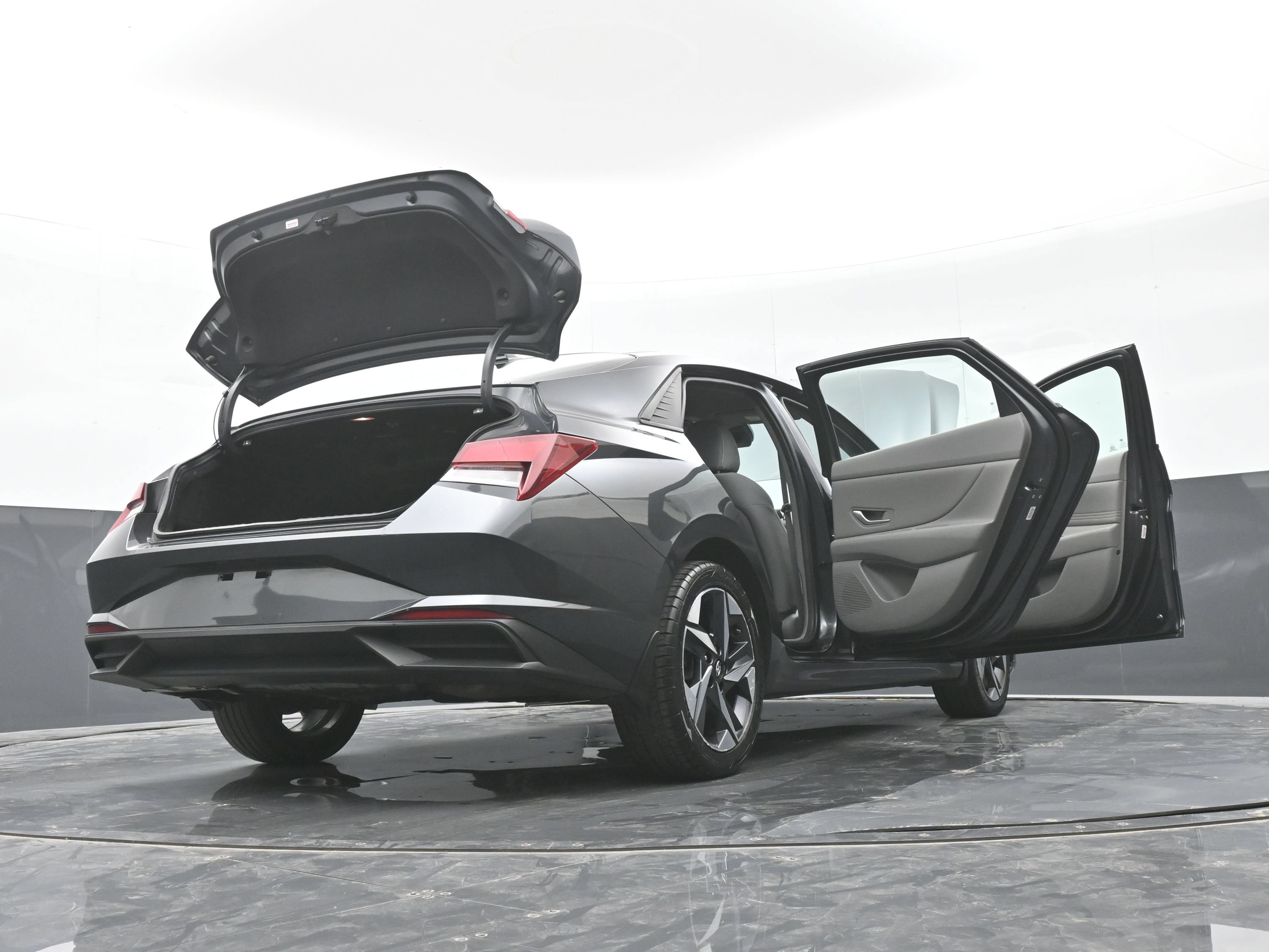 Used 2023 Hyundai Elantra SEL w/ Convenience Package FWD image 49