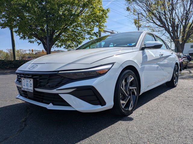 Certified 2025 Hyundai Elantra Limited FWD image 8