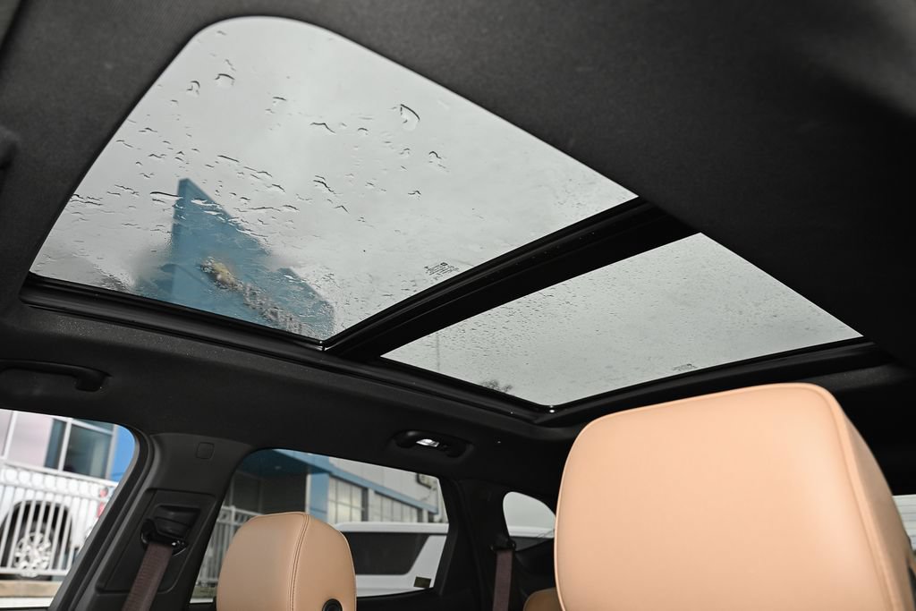Used 2023 Chevrolet Blazer Premier FWD image 24