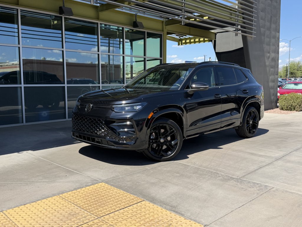 Used 2025 Volkswagen Tiguan SE R-Line