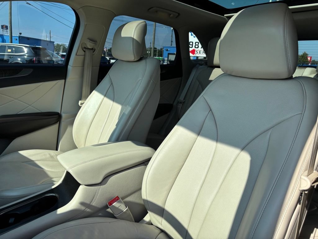 Used 2019 Lincoln MKC Reserve w/ MKC Technology Package FWD image 10