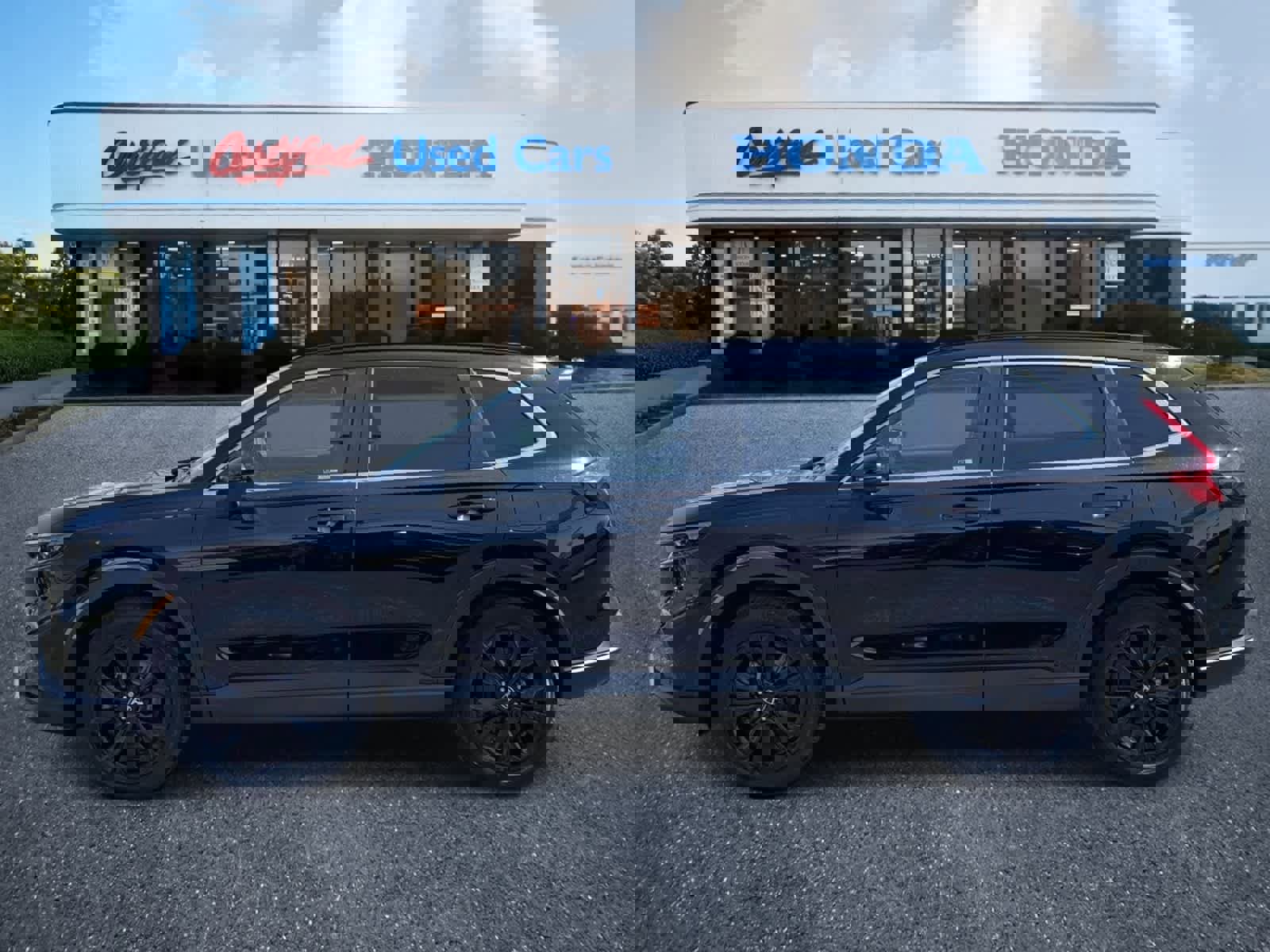 Used 2024 Honda CR-V Sport Touring image 2