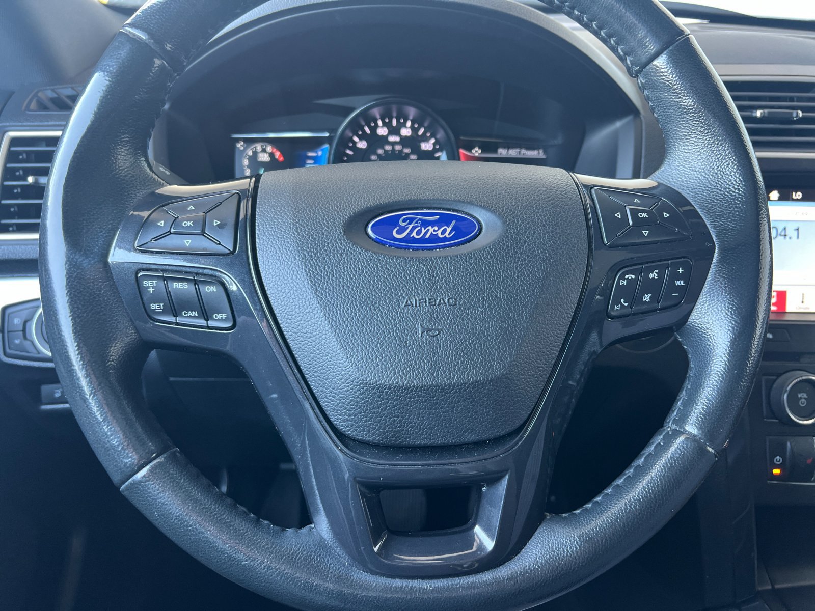 Used 2017 Ford Explorer XLT w/ Equipment Group 202A FWD image 25