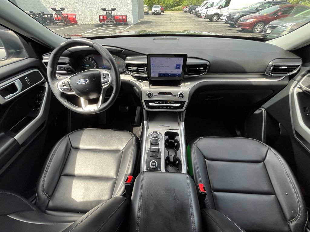 Used 2023 Ford Explorer XLT w/ Equipment Group 202A AWD/4WD image 13