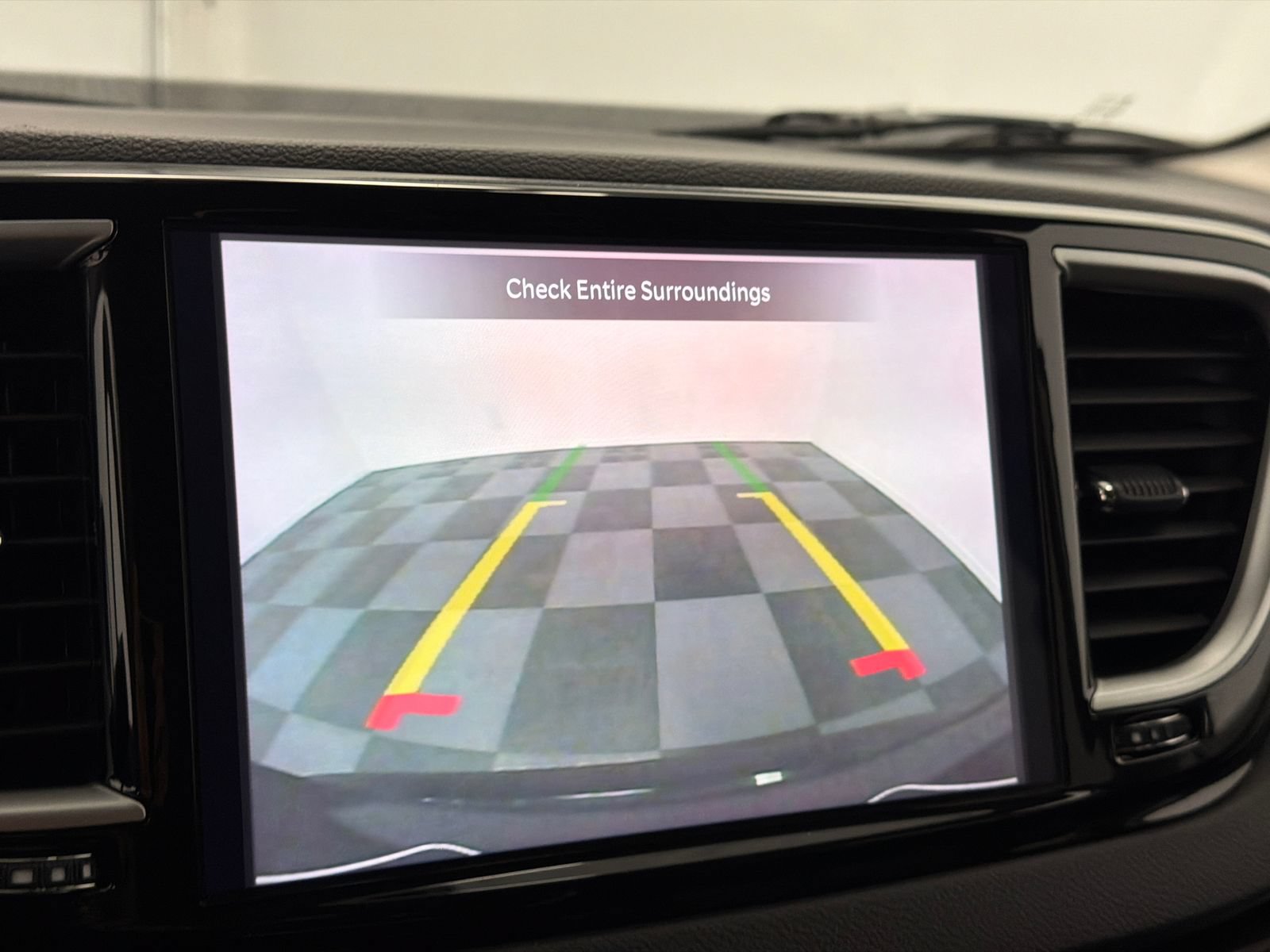 Used 2024 Chrysler Pacifica Touring-L FWD image 28