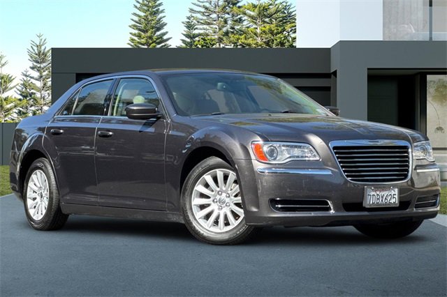 Used 2014 Chrysler 300 image 2