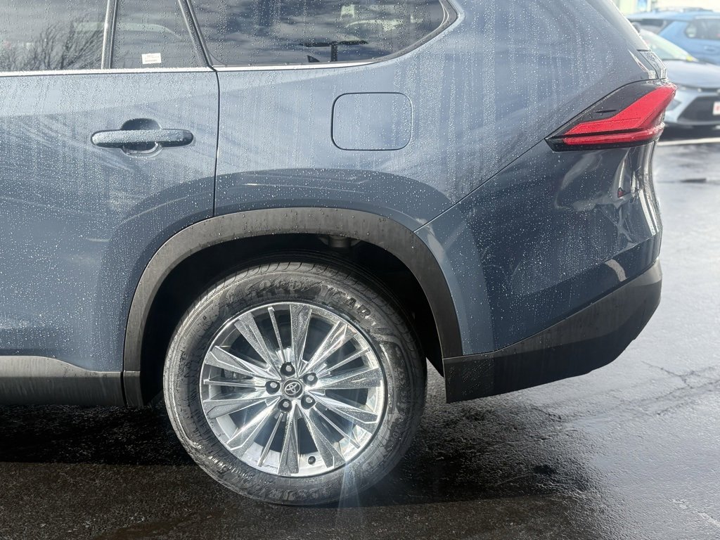 Used 2024 Toyota Grand Highlander Platinum image 4