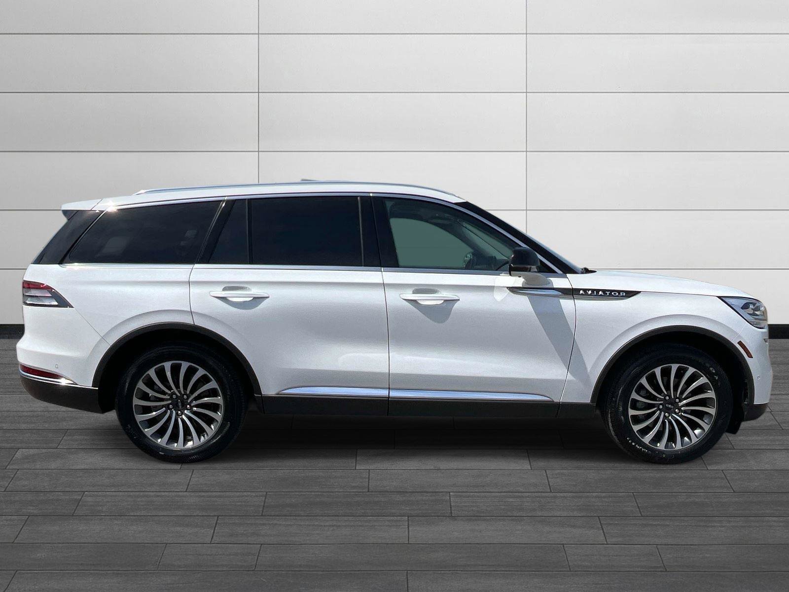 Used 2024 Lincoln Aviator Reserve w/ Equipment Group 201A AWD/4WD image 2
