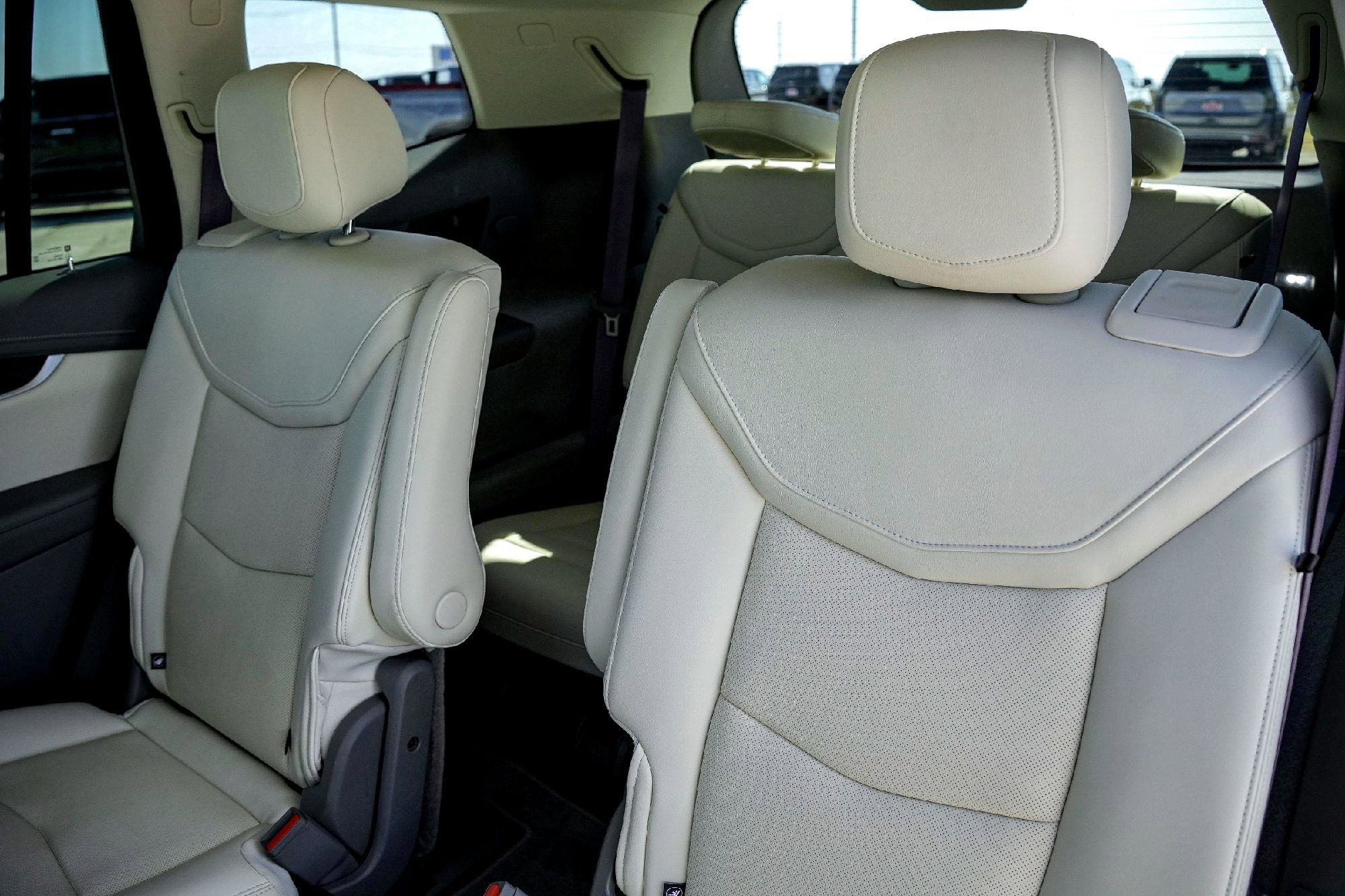 Used 2025 Cadillac XT6 Premium Luxury image 31