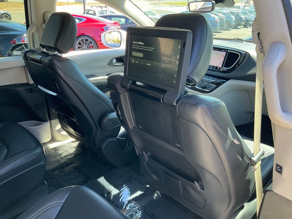 Used 2022 Chrysler Pacifica Touring-L w/ Uconnect Theater Family Group image 67