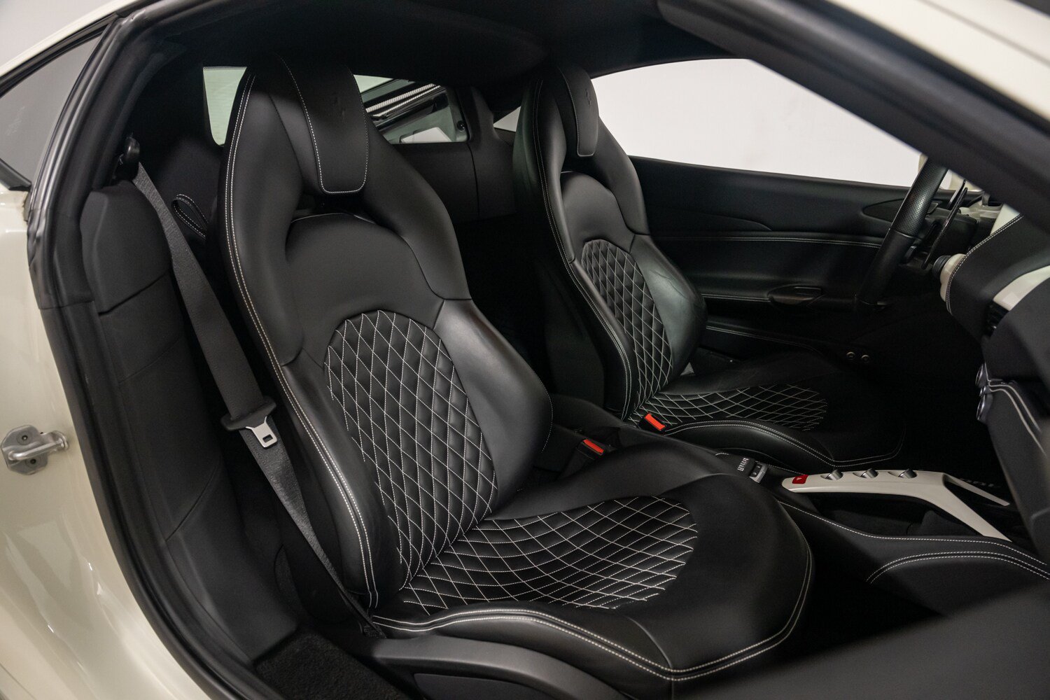 Used 2017 Ferrari 488 GTB RWD image 24