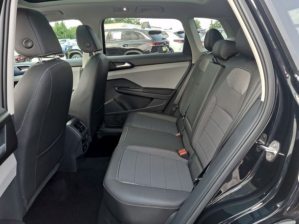 Certified 2023 Volkswagen Taos SE w/ Panoramic Sunroof Package AWD/4WD image 10