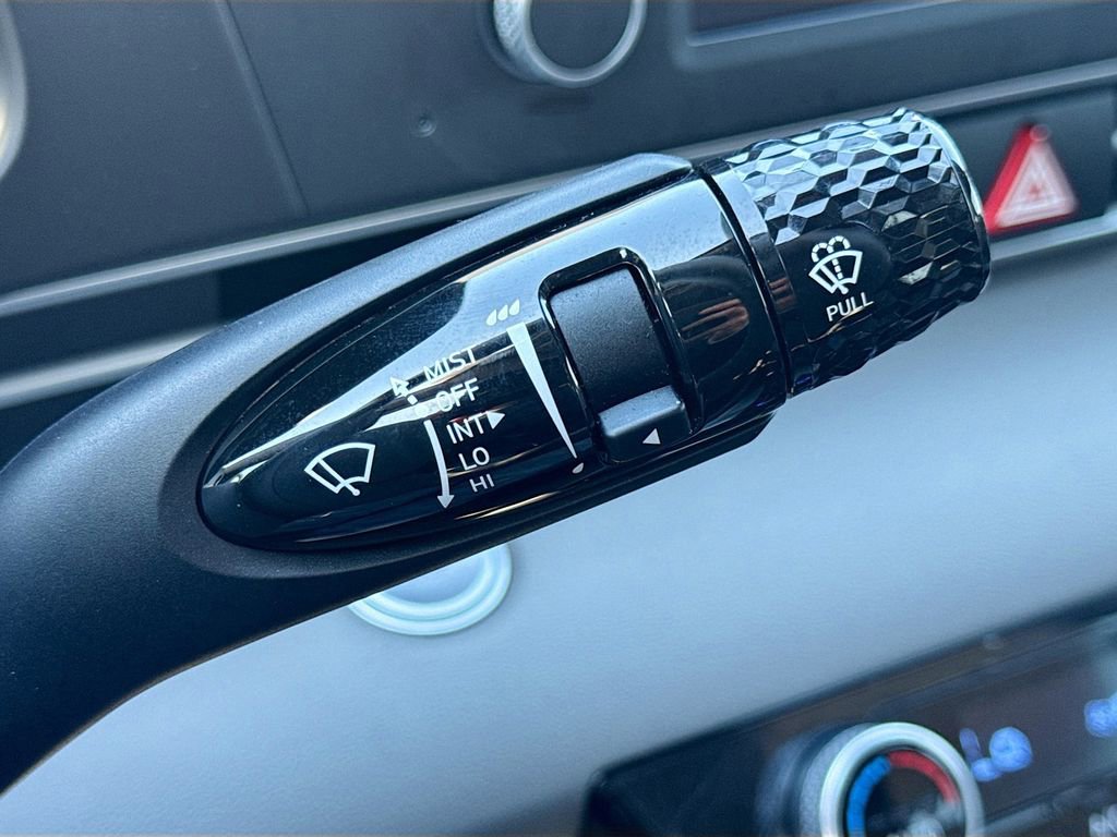 Used 2025 Hyundai Elantra Sport image 14