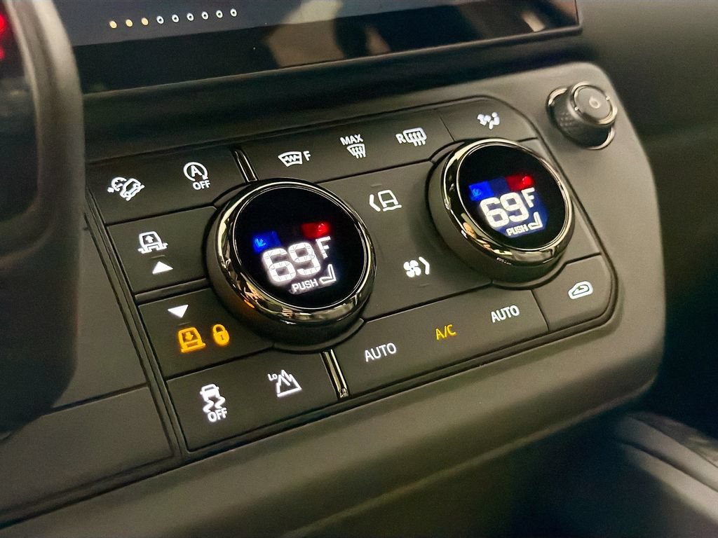 New 2026 Land Rover Defender 110 OCTA AWD/4WD image 16