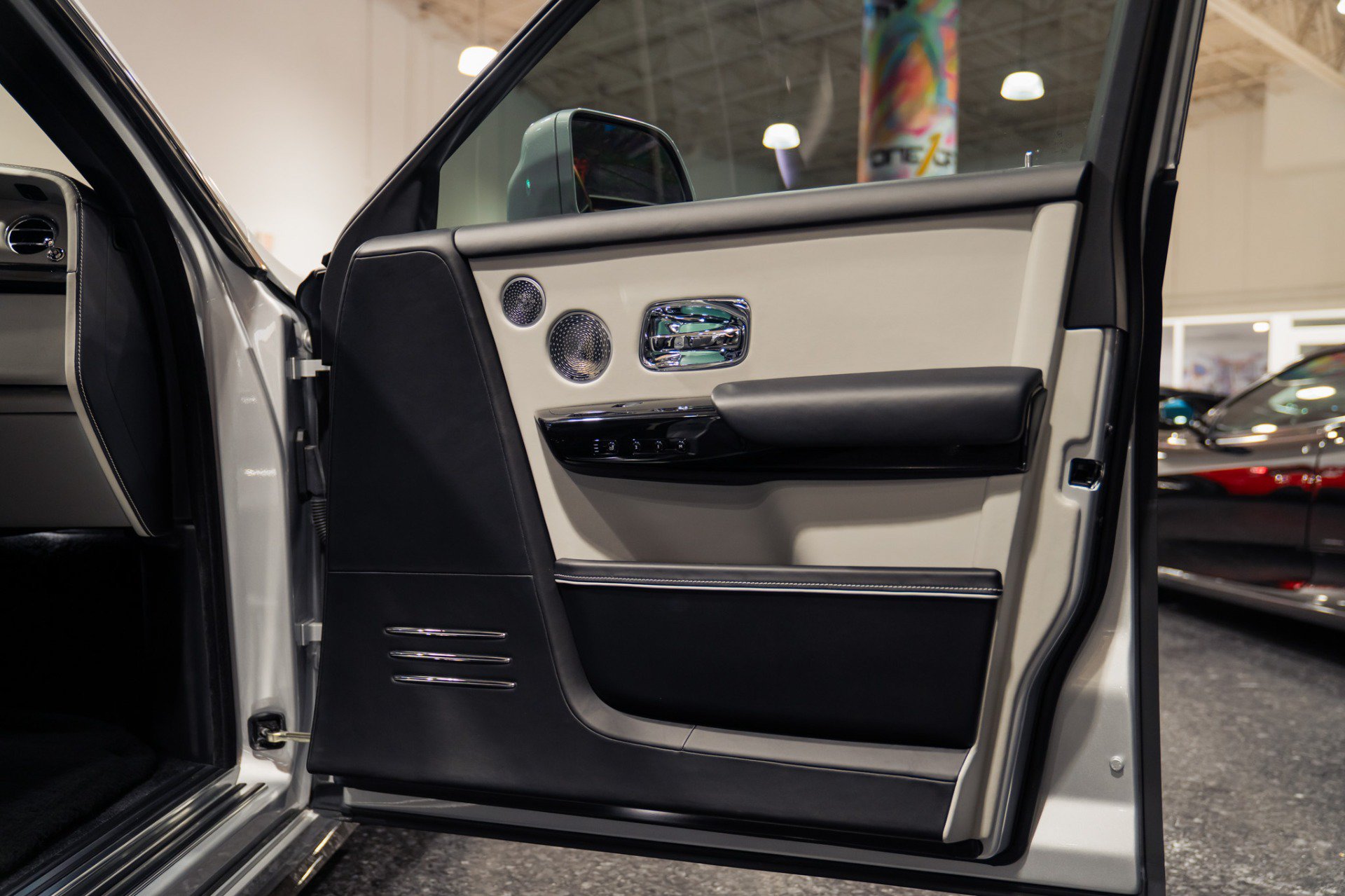 Used 2020 Rolls-Royce Phantom Sedan RWD image 51