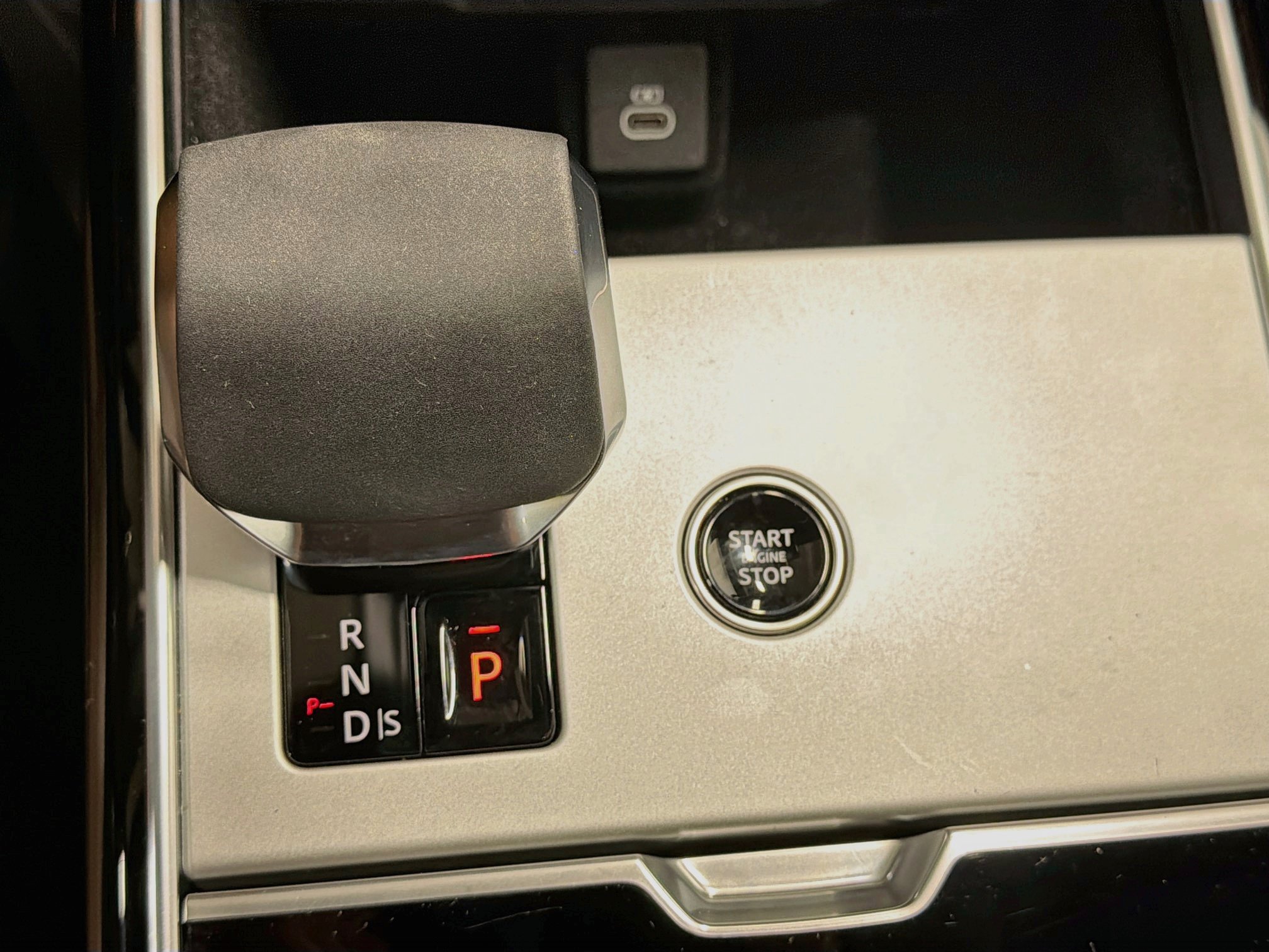 Certified 2025 Land Rover Range Rover SE AWD/4WD image 30
