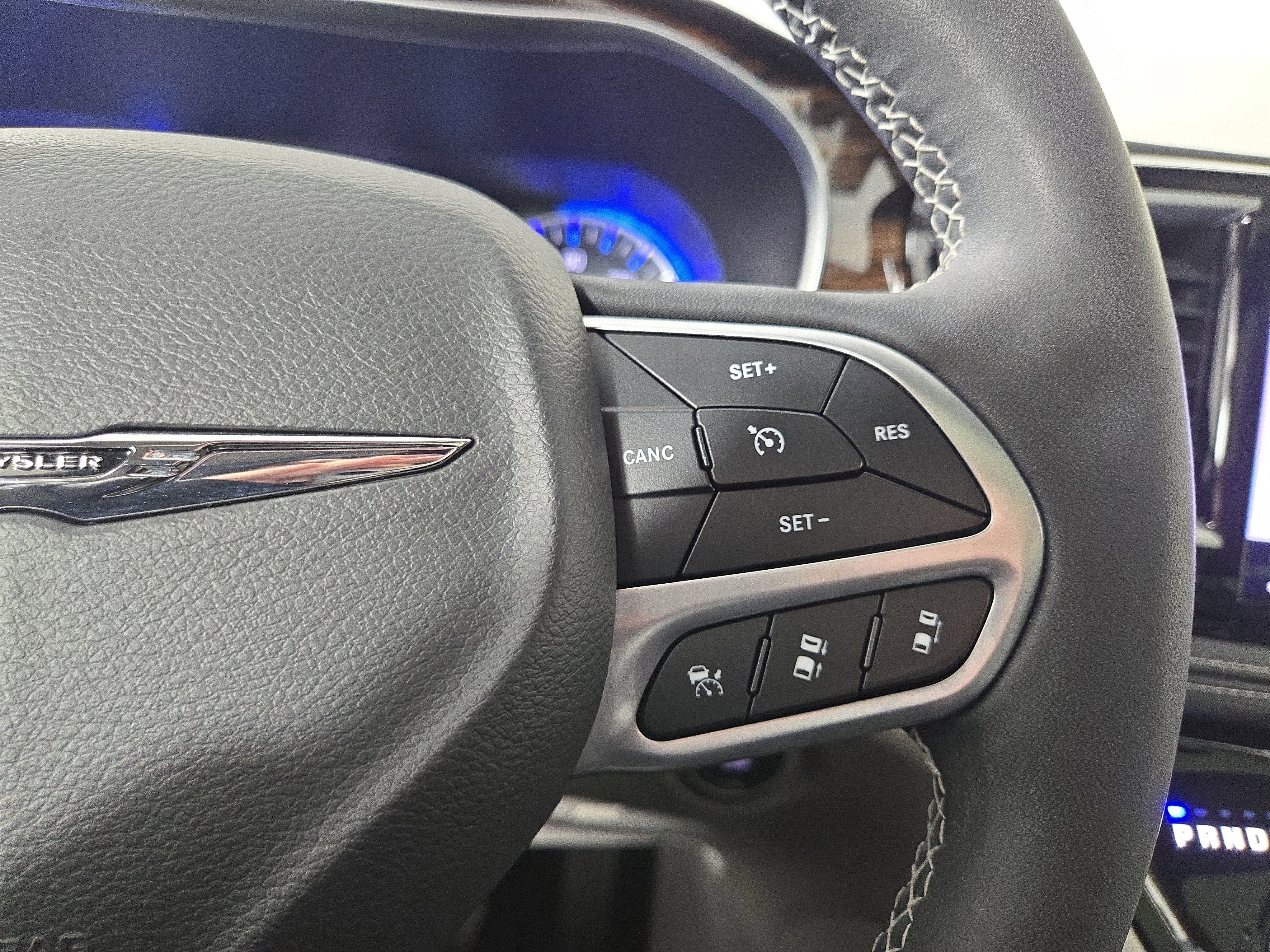 Used 2024 Chrysler Pacifica Limited image 17