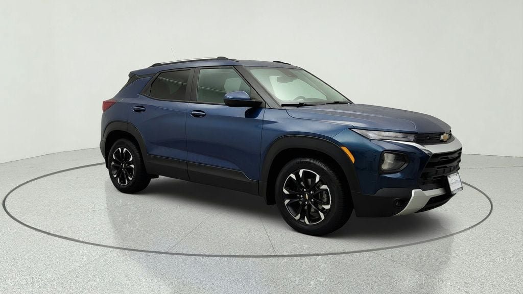 Used 2021 Chevrolet TrailBlazer LT w/ Convenience Package FWD image 3