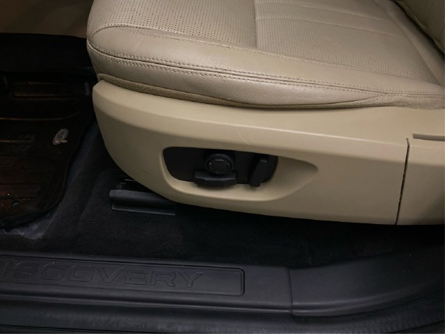 Used 2019 Land Rover Discovery Sport HSE AWD/4WD image 25