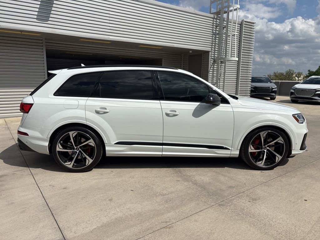Certified 2023 Audi SQ7 Premium Plus w/ Executive Package AWD/4WD image 4