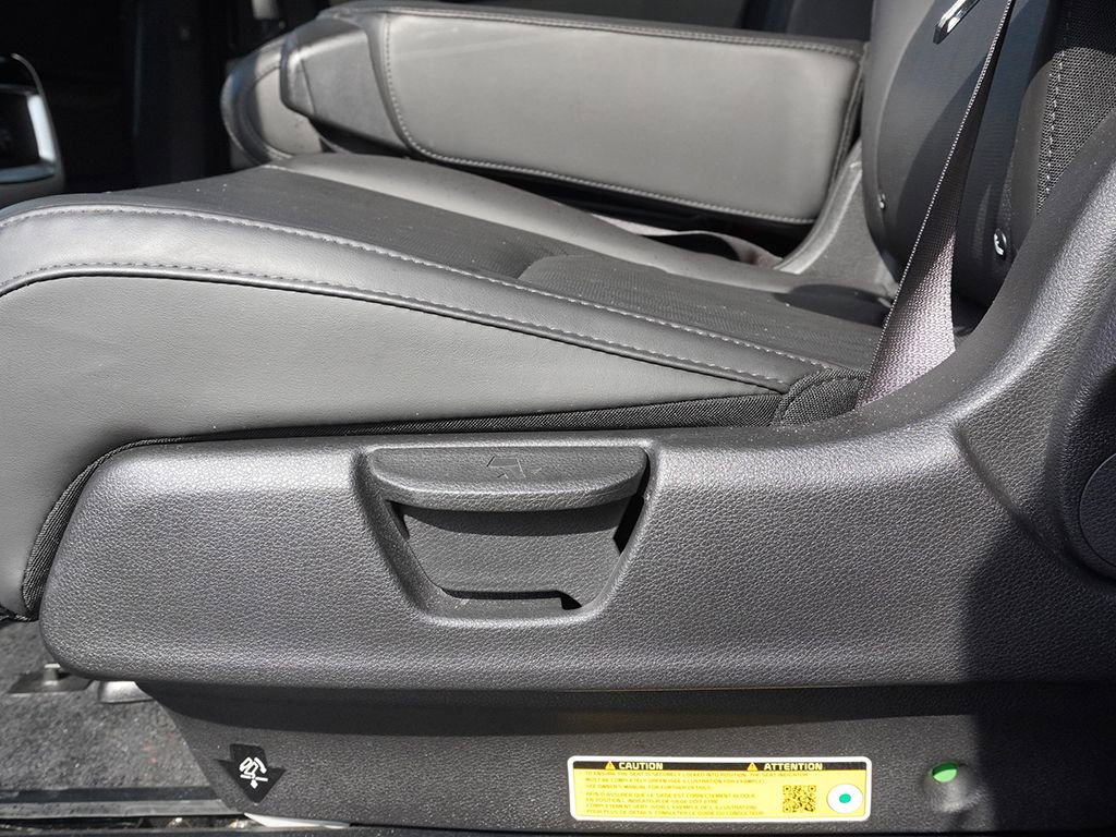 Used 2024 Kia Carnival EX image 29