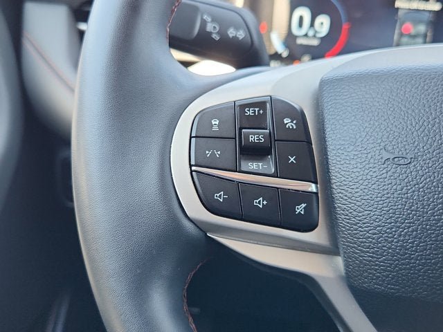 Used 2025 Ford Explorer Active AWD/4WD image 24