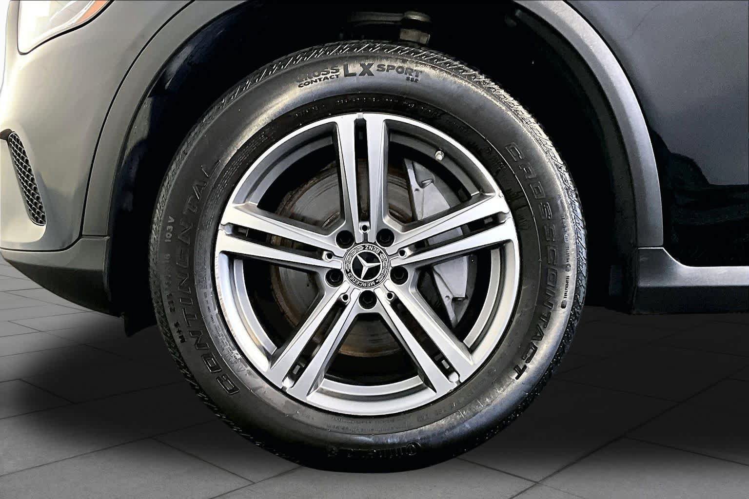 Used 2020 Mercedes-Benz GLC 300 4MATIC image 11