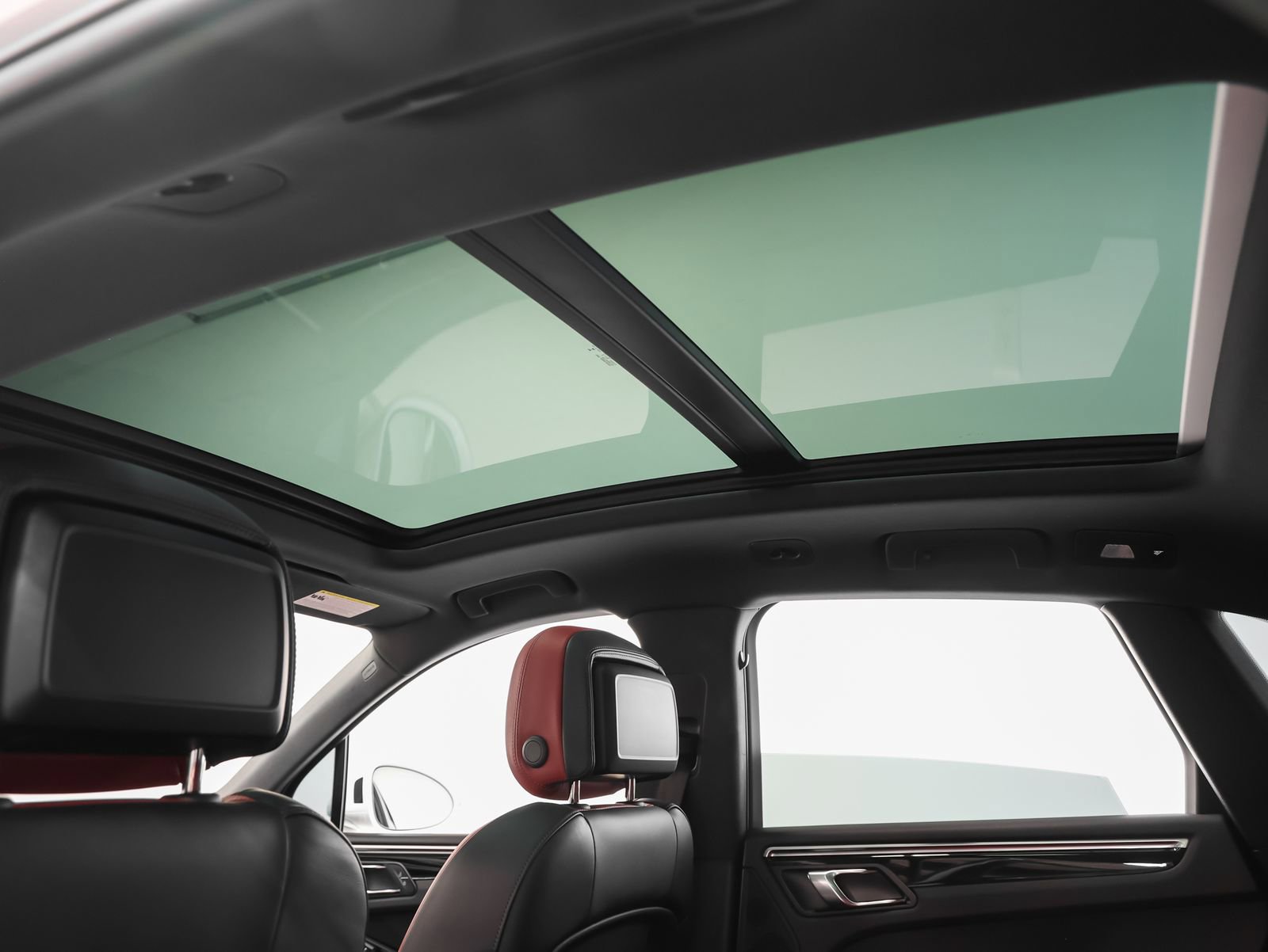 Certified 2022 Porsche Macan S image 49