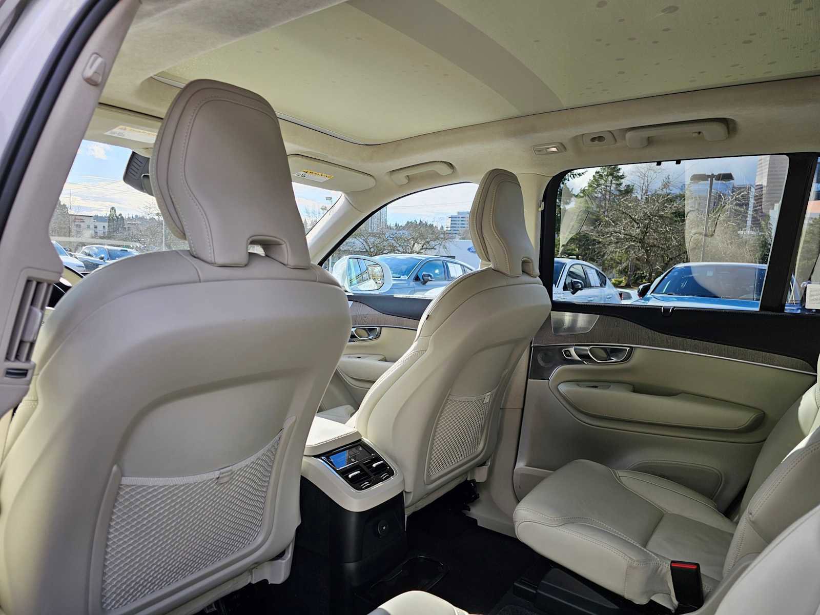 Used 2023 Volvo XC90 T8 Ultimate w/ Lounge Package image 21