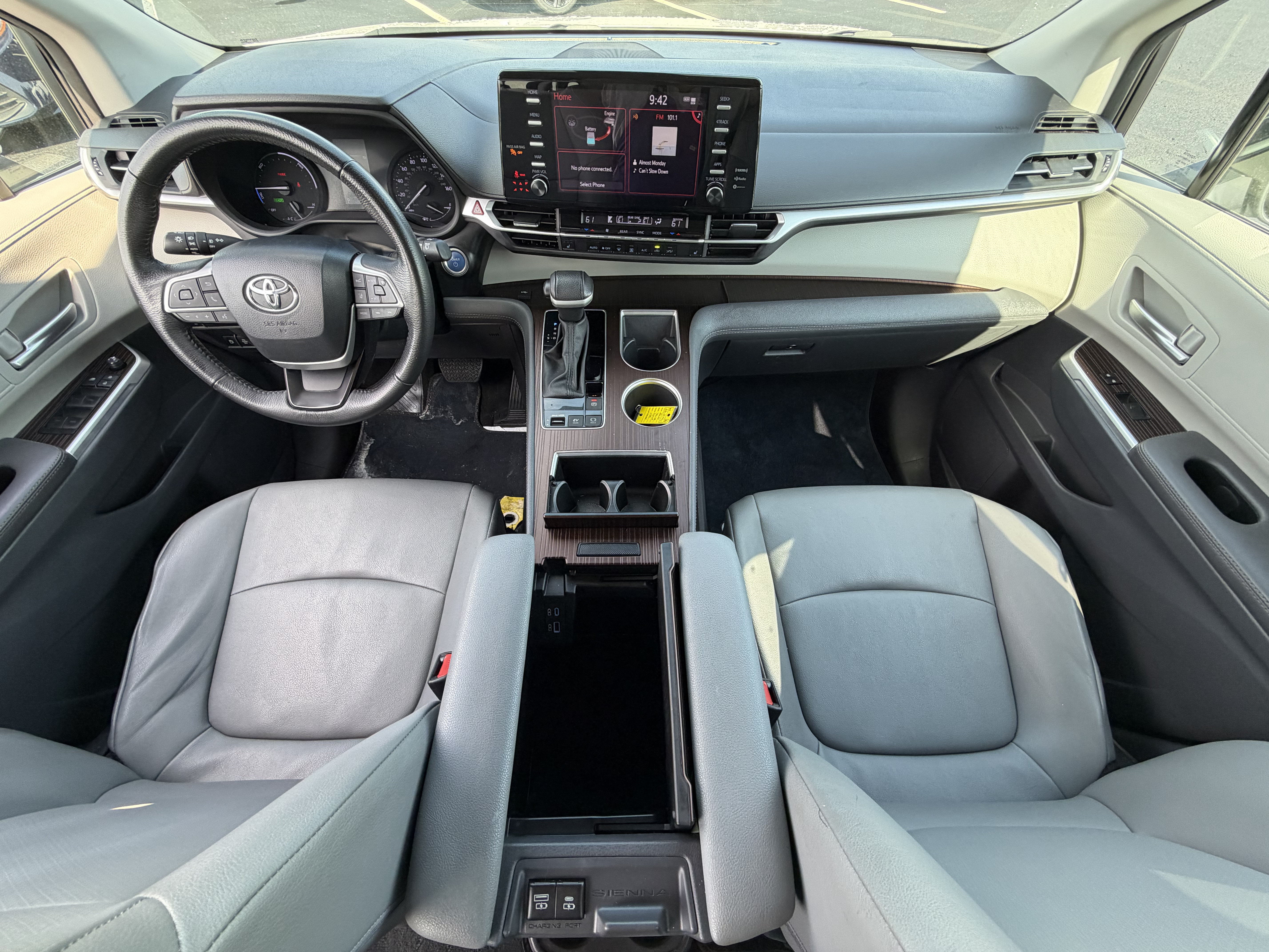 Certified 2024 Toyota Sienna XLE FWD image 22