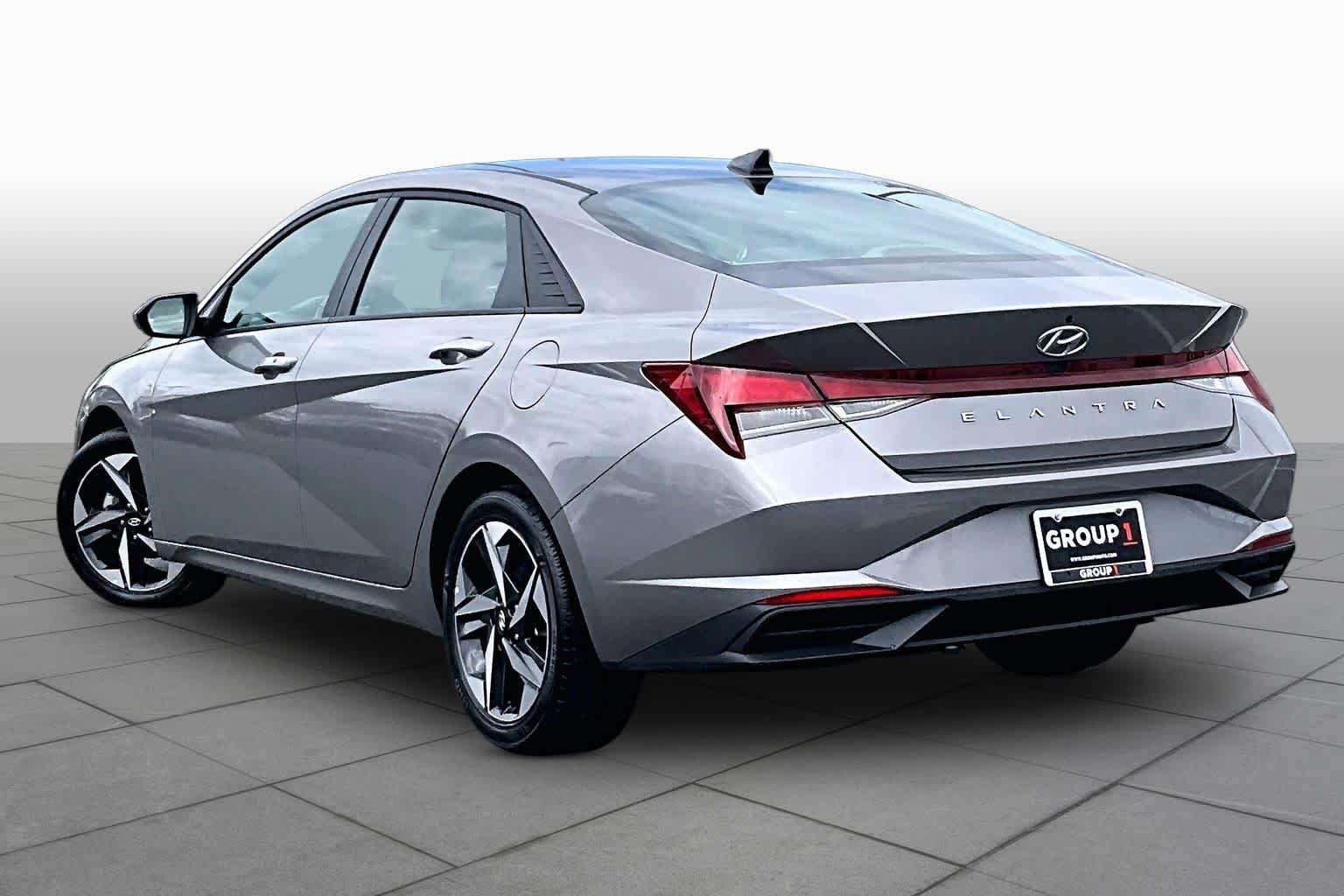 Used 2023 Hyundai Elantra SEL w/ Convenience Package FWD image 11