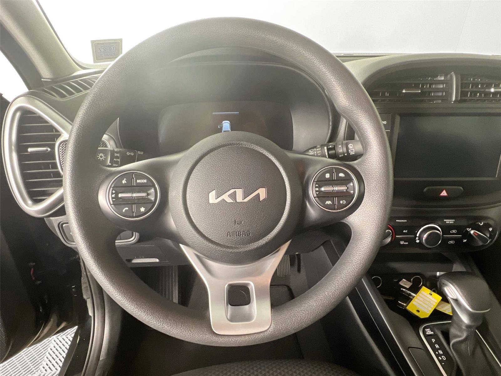 Used 2025 Kia Soul LX w/ LX Technology Package FWD image 11