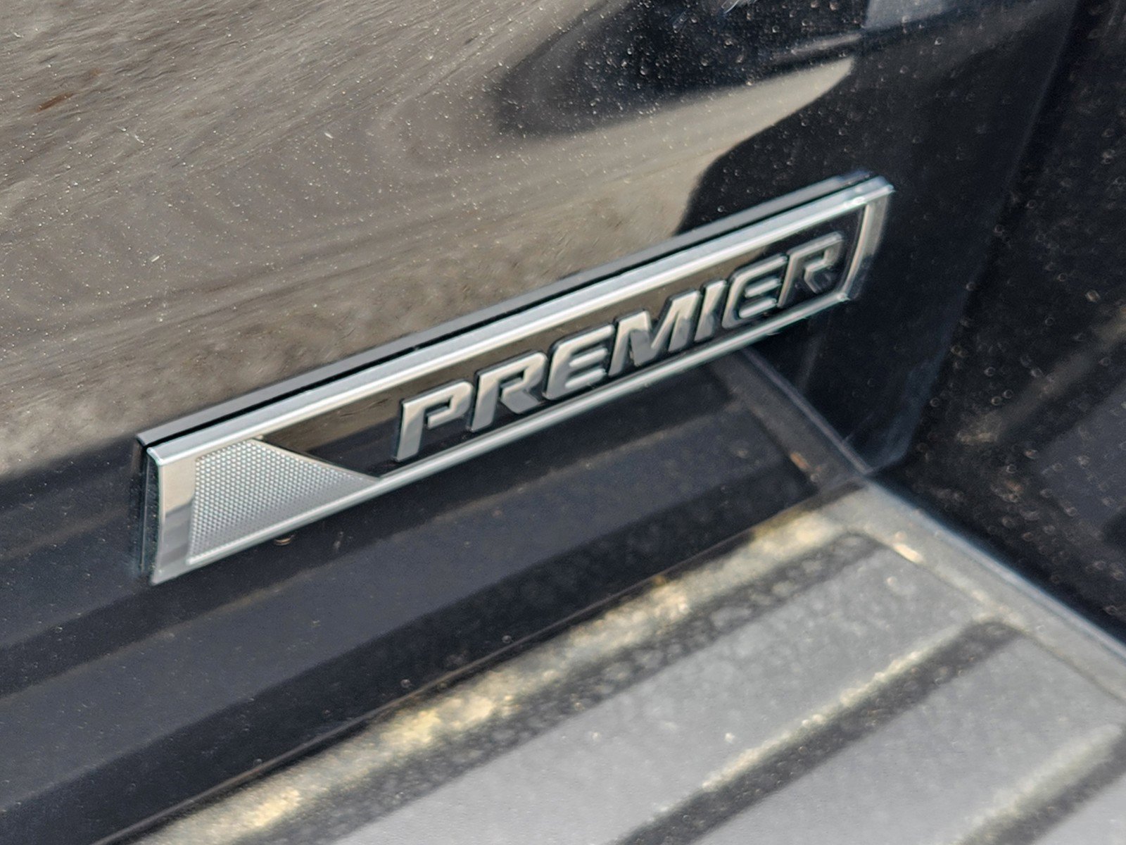 Used 2018 Chevrolet Tahoe Premier AWD/4WD image 31