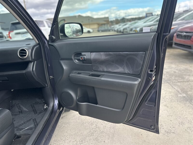 Used 2012 Scion xB FWD image 13