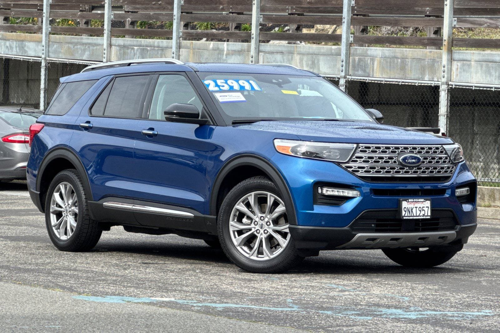 Certified 2021 Ford Explorer Limited w/ Equipment Group 301A image 2