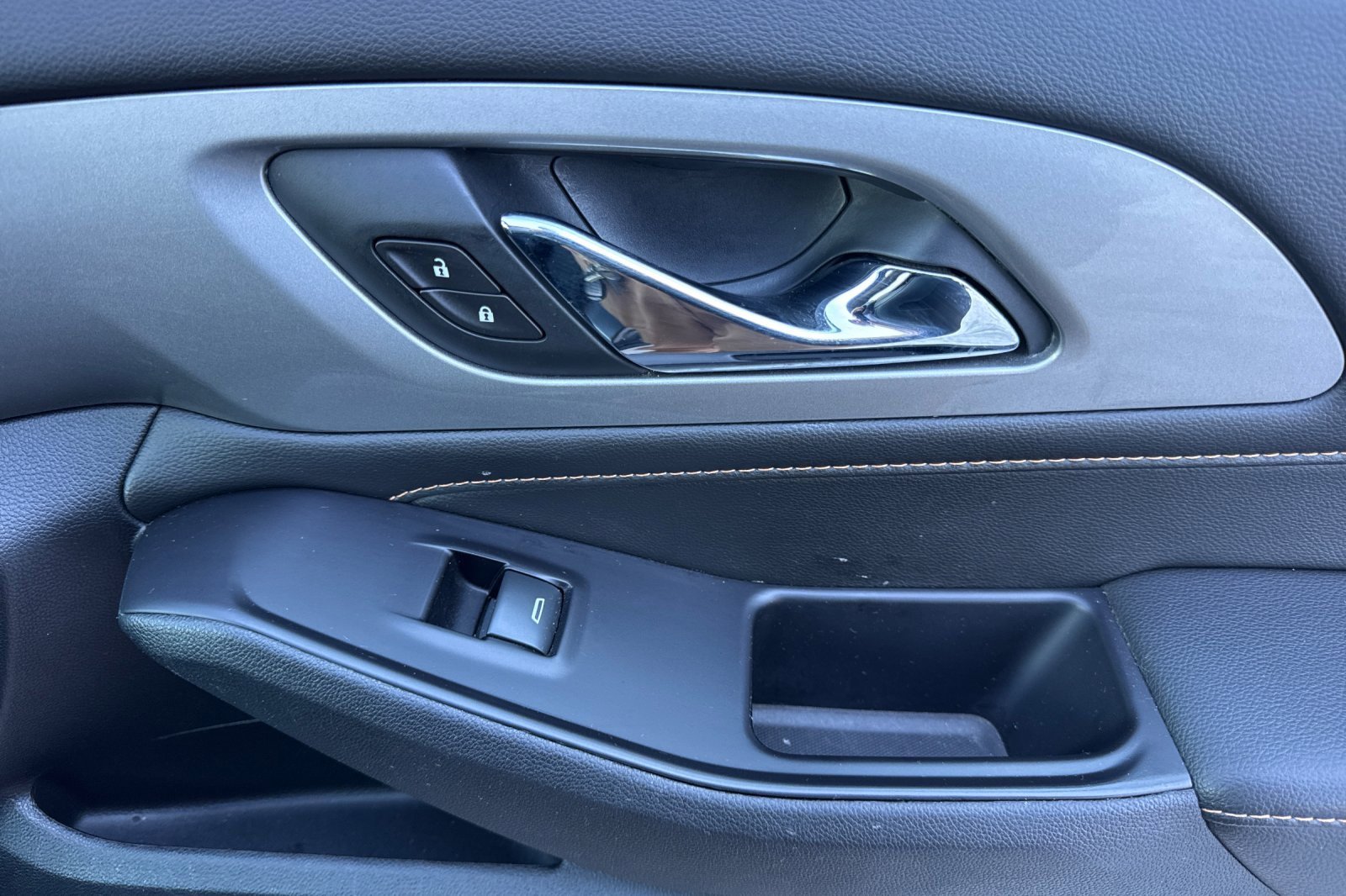 Used 2020 Chevrolet Traverse LT w/ LPO, Blackout Package image 23