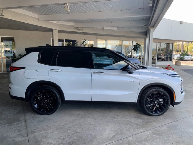 New 2025 Mitsubishi Outlander SEL Black Edition image 2