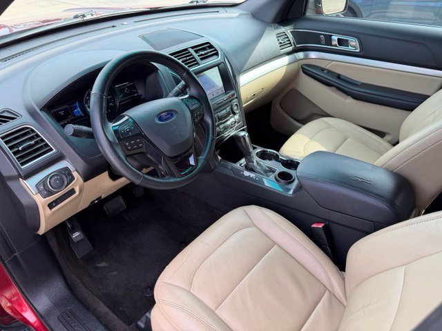 Used 2017 Ford Explorer XLT w/ Equipment Group 202A FWD image 13