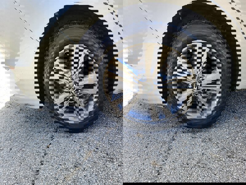 Used 2017 Hyundai Elantra SE image 26