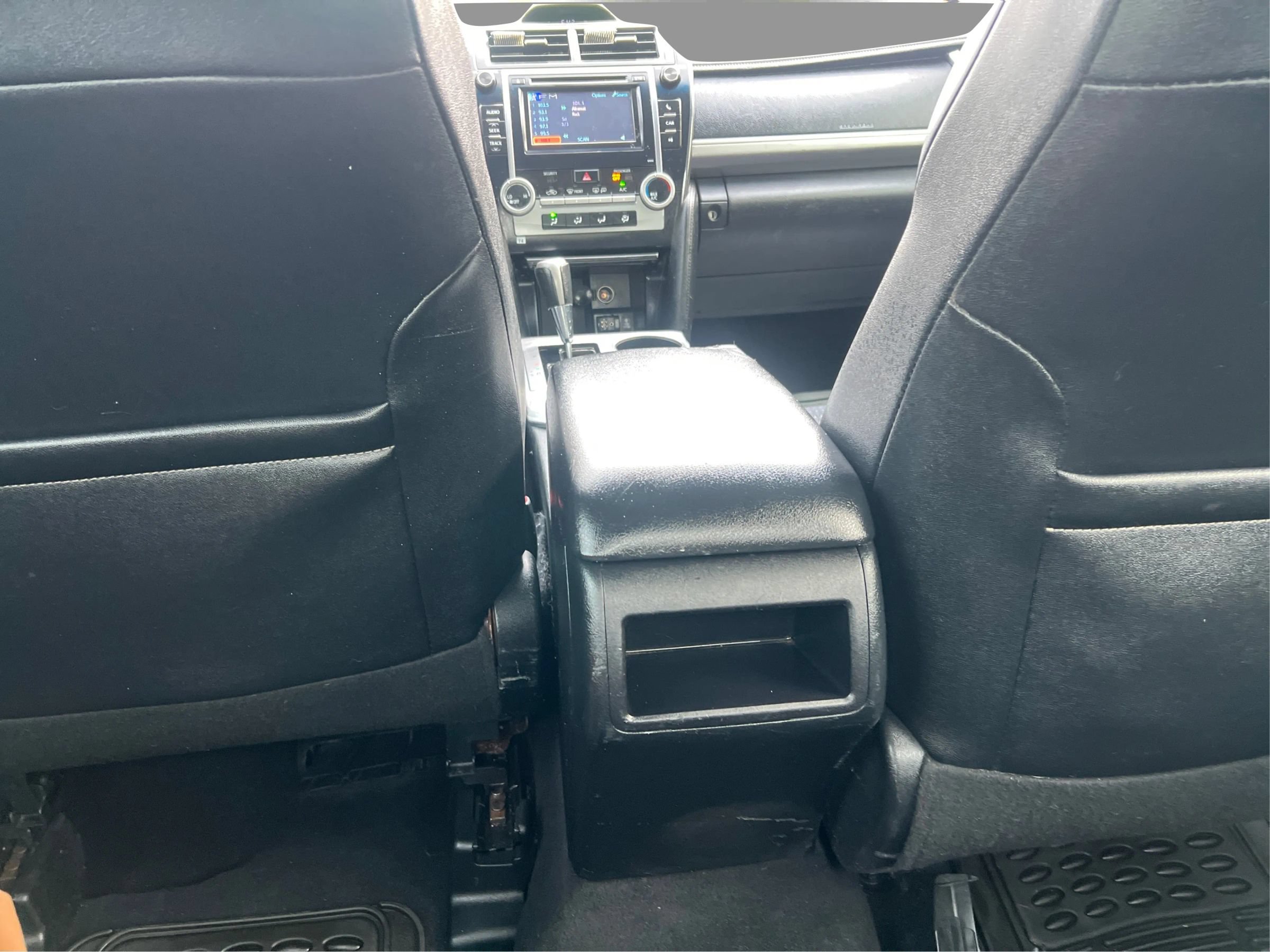 Used 2012 Toyota Camry SE FWD image 21