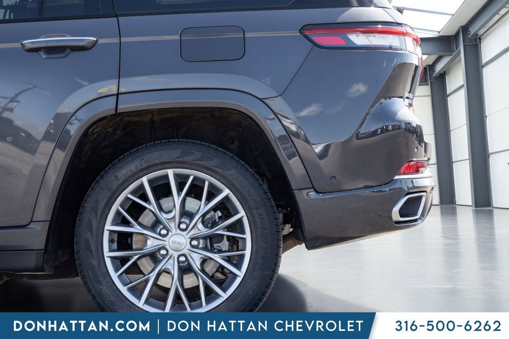 Used 2022 Jeep Grand Cherokee Summit AWD/4WD image 34