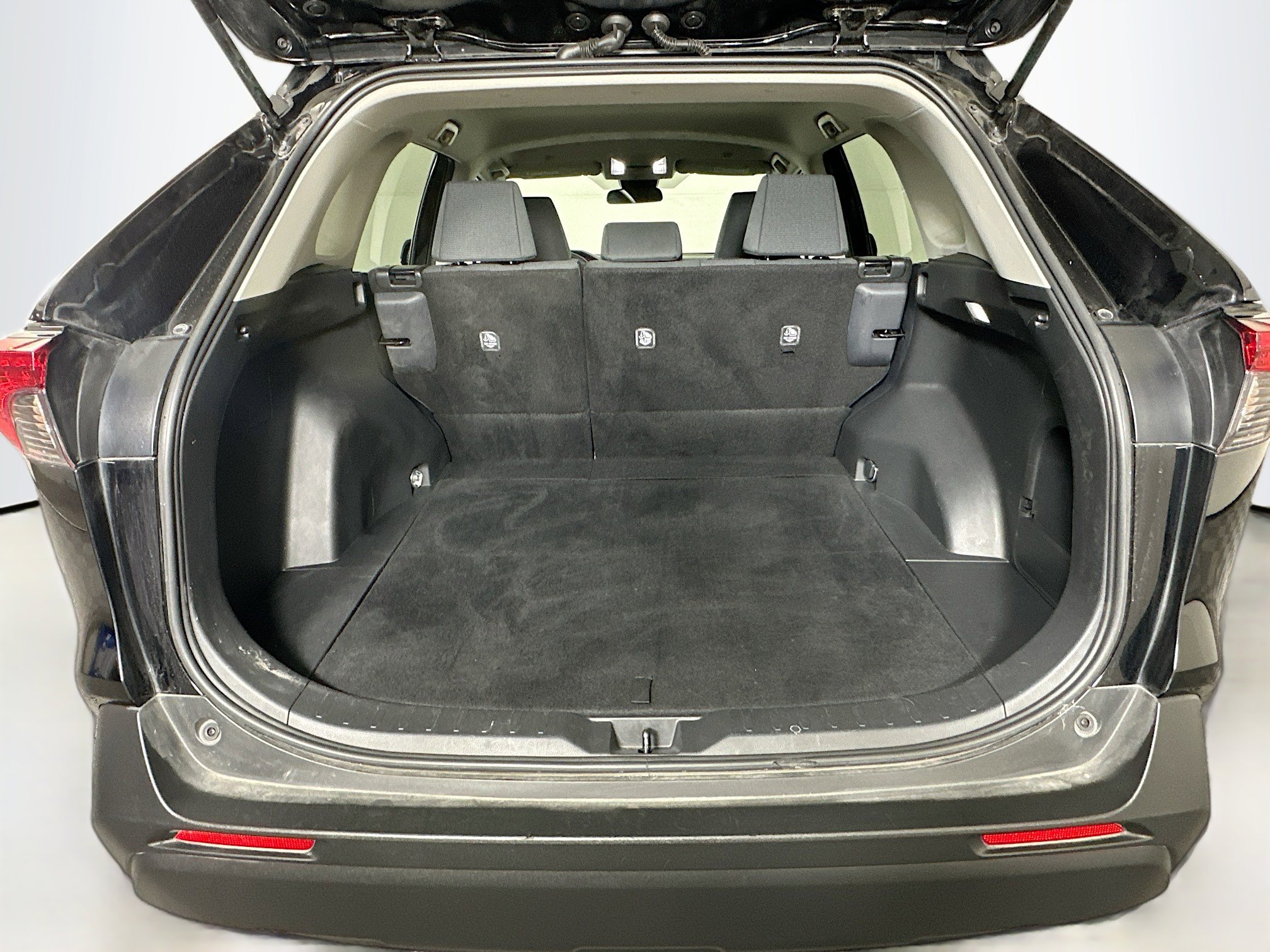 Used 2025 Toyota RAV4 LE image 28