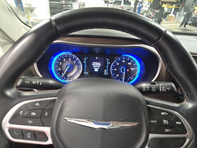 Used 2017 Chrysler Pacifica Touring-L FWD image 16