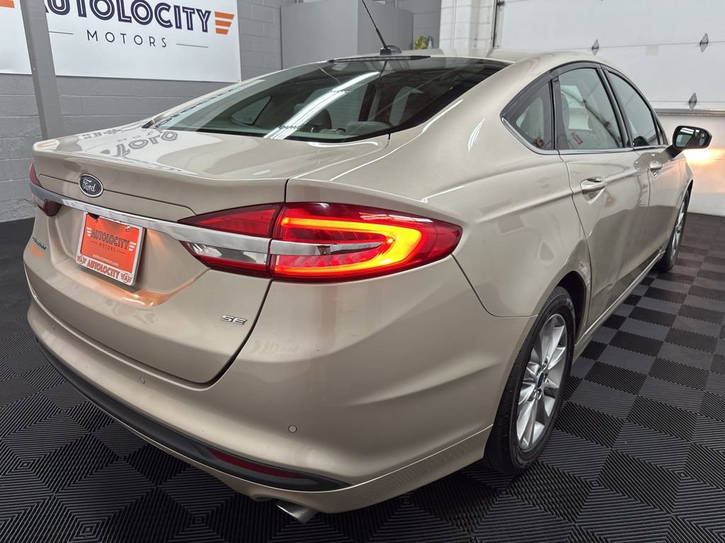 Used 2017 Ford Fusion SE w/ Fusion SE Technology Package image 10