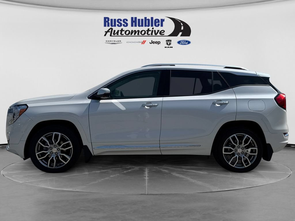 Used 2024 GMC Terrain Denali w/ Denali Premium Package AWD/4WD image 2