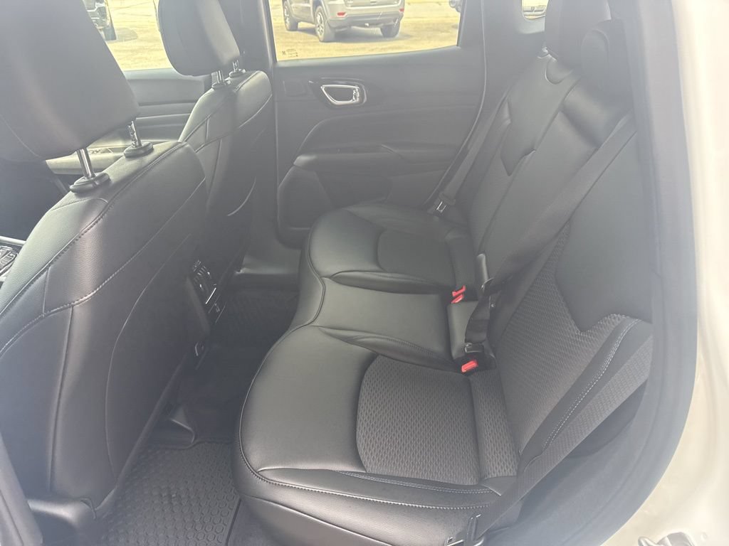 New 2026 Jeep Compass Latitude w/ Sun and Sound Group AWD/4WD image 11