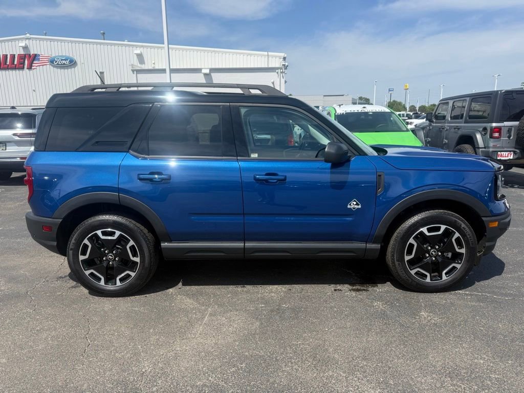 Used 2024 Ford Bronco Sport Outer Banks w/ Tech Package AWD/4WD image 2