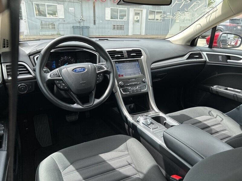 Used 2019 Ford Fusion SE image 14